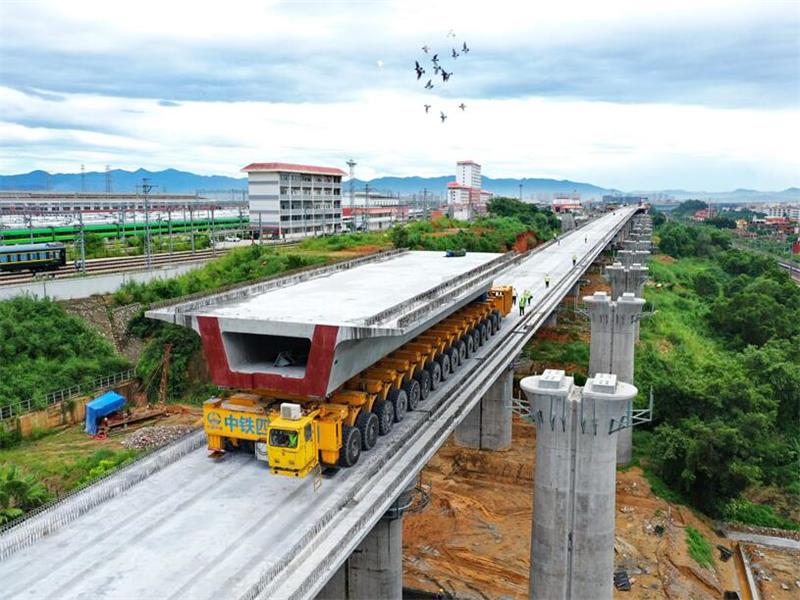 日喀则高铁高架桥施工